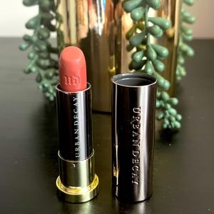 Urban Decay Full size Vic lipstick in shade Carnal